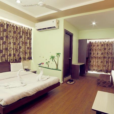 Hotel Avion Inn อาเมดาบัด ภายนอก รูปภาพ