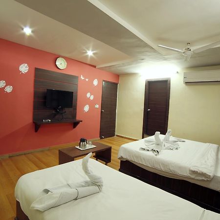 Hotel Avion Inn อาเมดาบัด ภายนอก รูปภาพ