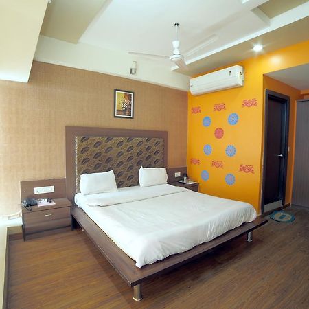 Hotel Avion Inn อาเมดาบัด ภายนอก รูปภาพ