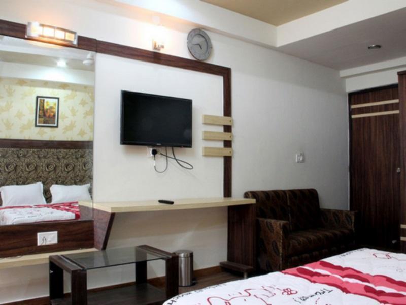Hotel Avion Inn อาเมดาบัด ภายนอก รูปภาพ