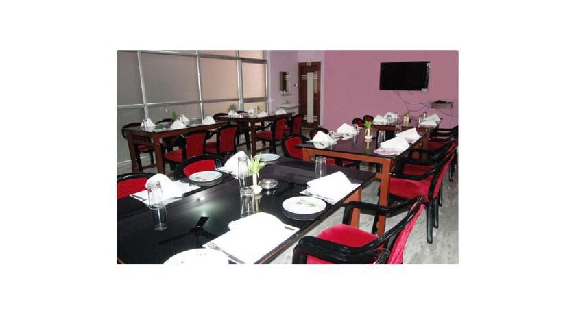 Hotel Avion Inn อาเมดาบัด ภายนอก รูปภาพ