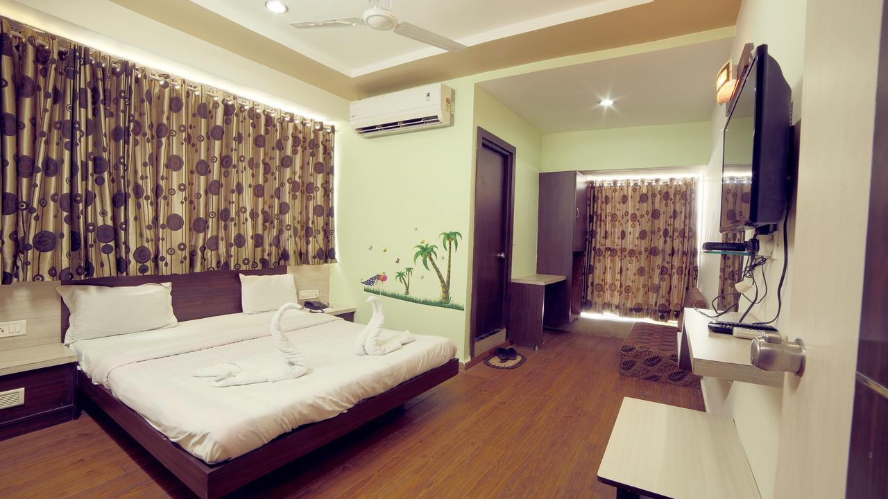 Hotel Avion Inn อาเมดาบัด ภายนอก รูปภาพ