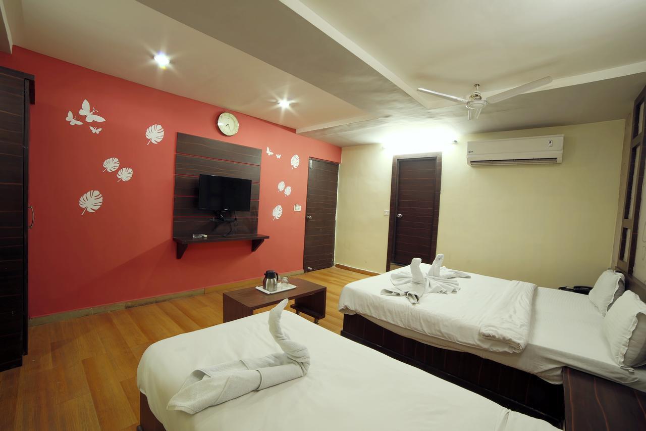 Hotel Avion Inn อาเมดาบัด ภายนอก รูปภาพ