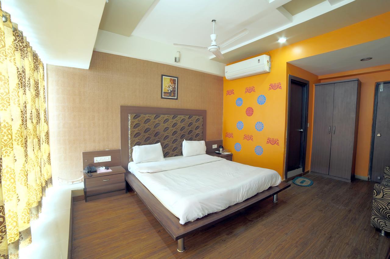 Hotel Avion Inn อาเมดาบัด ภายนอก รูปภาพ