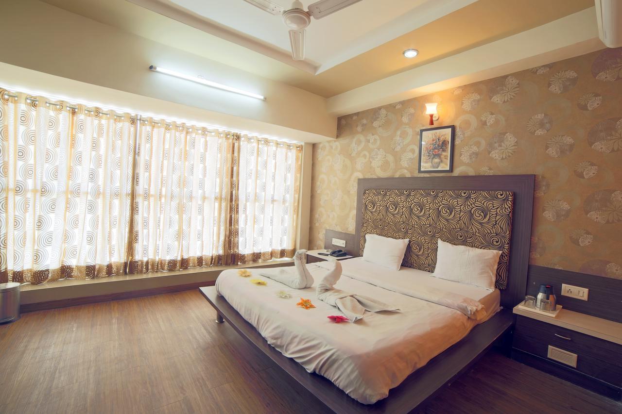 Hotel Avion Inn อาเมดาบัด ภายนอก รูปภาพ